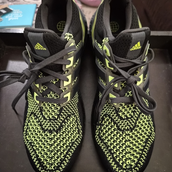 Adidas Men's Black and Green Running Shoes - Picture 5 of 13
